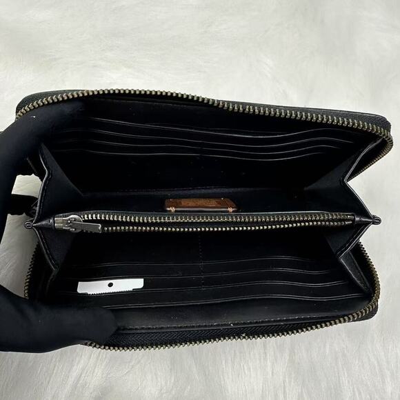 COACH x Disney Long Zip Around Wallet Minnie Mouse Patches Sig Canvas F31350 NWT - Picture 3 of 5